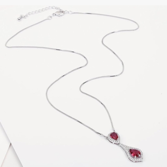 NWOT Pendant Necklace and Earrings - Picture 2 of 10